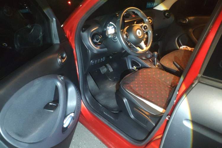 Used smart forfour 2016 1.0L 52 kW Passion Edition Driver Seat