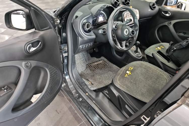 Used smart forfour 2016 1.0L 52 kW Passion Edition Driver Seat