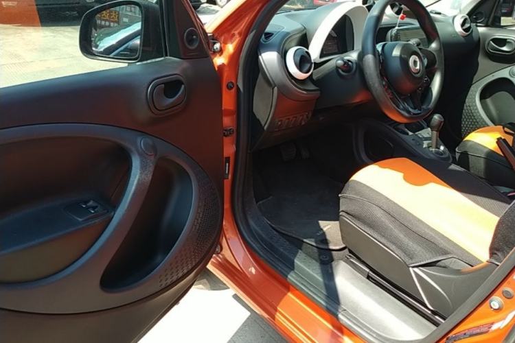 Used smart forfour 2016 1.0L 52 kW Dynamic Edition Driver Seat