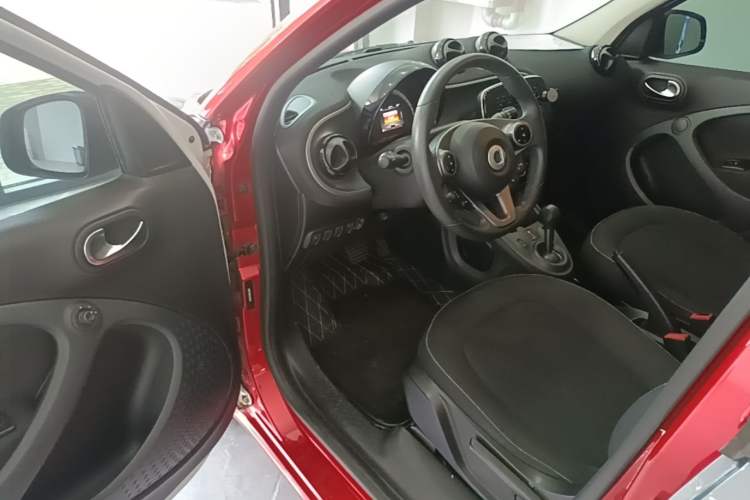 Used smart forfour 2016 1.0L 52 kW Passion Edition Driver Seat