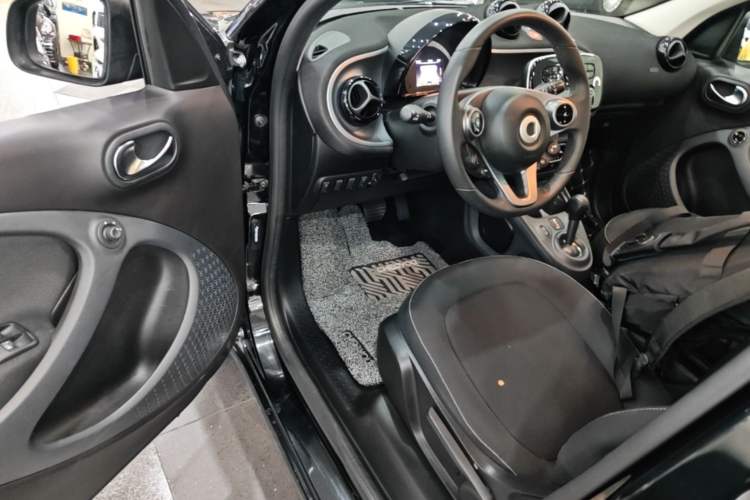 Used smart forfour 2016 1.0L 52 kW Passion Edition Driver Seat