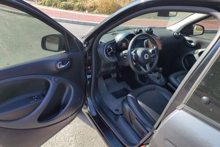 Used smart forfour 2016 1.0L 52 kW Passion Edition Driver Seat