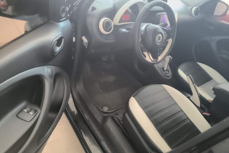 Used smart forfour 2016 1.0L 52 kW Dynamic Edition Driver Seat