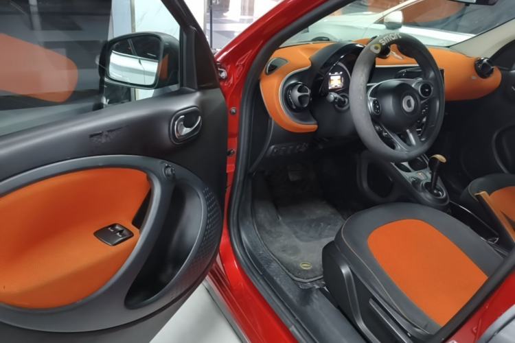 Used smart forfour 2016 1.0L 52 kW Passion Edition Driver Seat