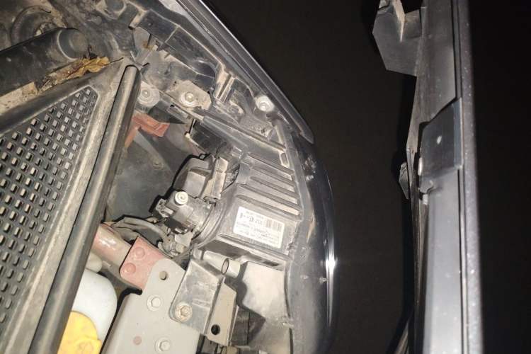 Used smart forfour 2016 1.0L 52 kW Passion Edition Engine Bay Left
