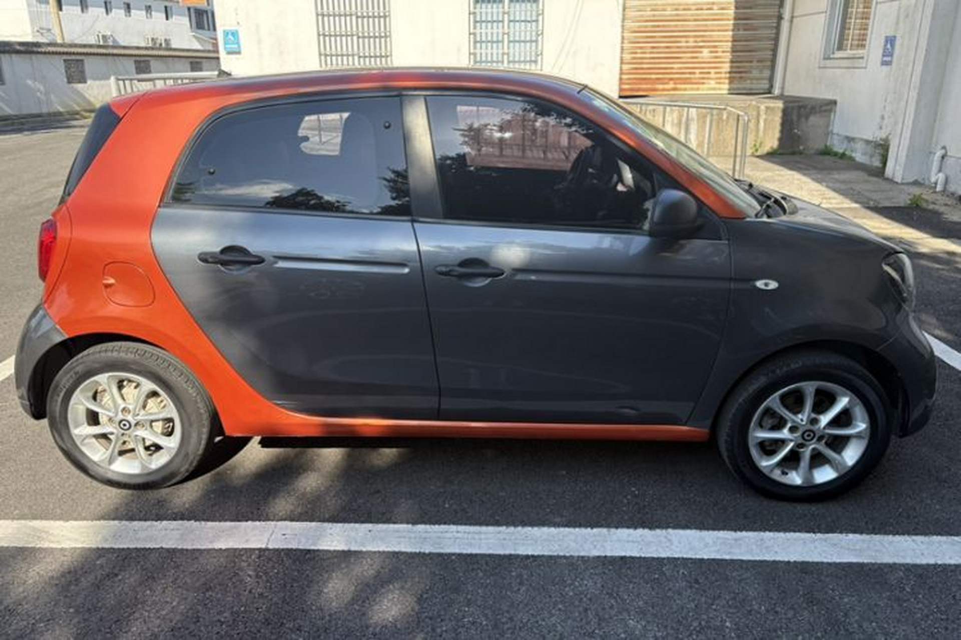 Used smart forfour 2016 1.0L 52 kW Dynamic Edition Exterior 1