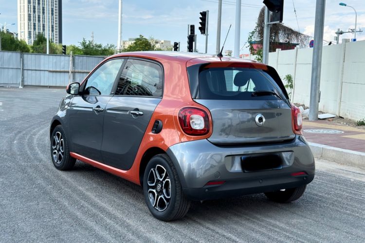 Used smart forfour 2016 0.9T 66 kW Pioneer Edition Exterior 1