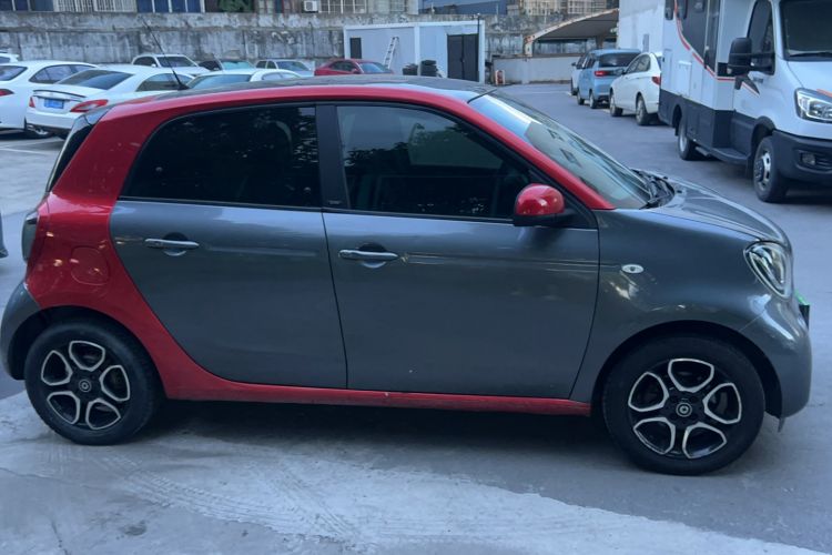 Used smart forfour 2016 0.9T 66 kW Pioneer Edition Exterior 2