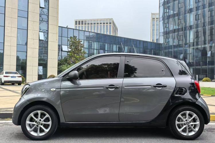 Used smart forfour 2016 1.0L 52 kW Dynamic Edition Exterior 3