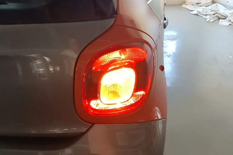 Used smart forfour 2016 1.0L 52 kW Dynamic Edition Exterior 3