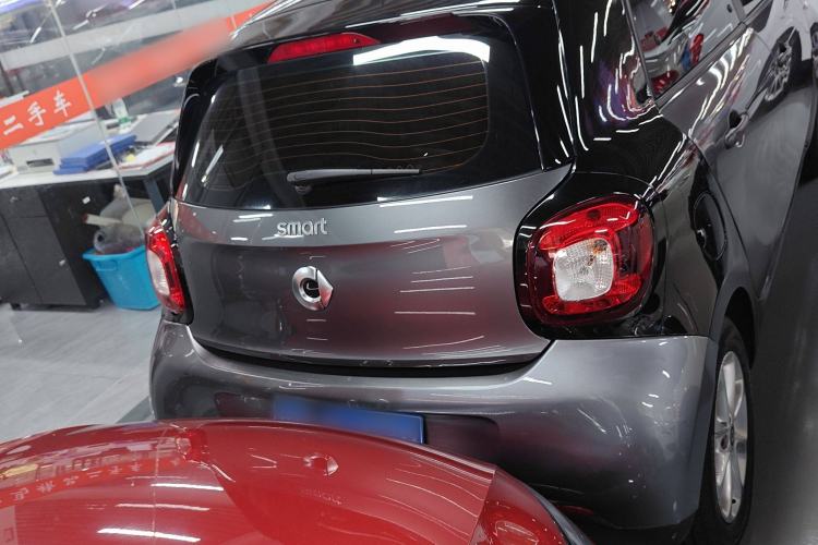 Used smart forfour 2016 1.0L 52 kW Dynamic Edition Exterior 4