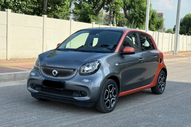 Used smart forfour 2016 0.9T 66 kW Pioneer Edition Exterior 4