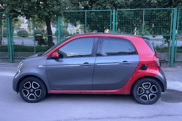 Used smart forfour 2016 0.9T 66 kW Pioneer Edition Exterior 5