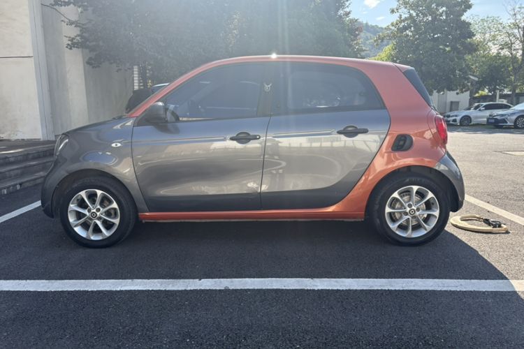 Used smart forfour 2016 1.0L 52 kW Dynamic Edition Exterior 8