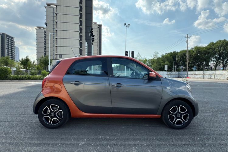 Used smart forfour 2016 0.9T 66 kW Pioneer Edition Exterior 8