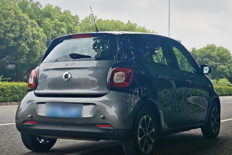 Used smart forfour 2016 1.0L 52 kW Passion Edition Exterior 9
