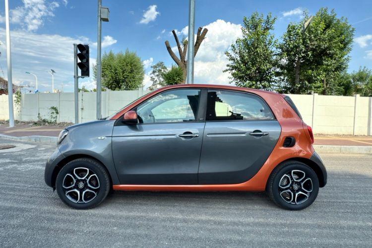 Used smart forfour 2016 0.9T 66 kW Pioneer Edition Exterior 9