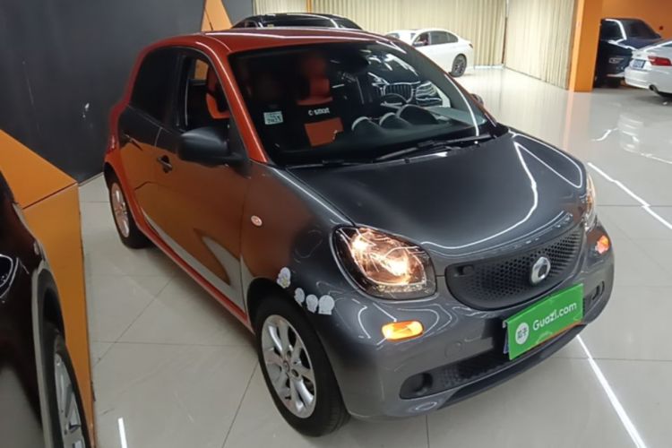 Used smart forfour 2016 1.0L 52 kW Dynamic Edition Front Right 45 Deg