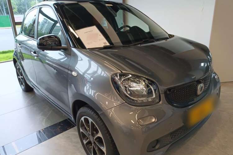 Used smart forfour 2016 1.0L 52 kW Passion Edition Front Right 45 Deg
