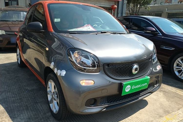 Used smart forfour 2016 1.0L 52 kW Dynamic Edition Front Right 45 Deg