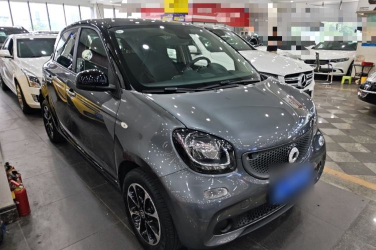 Used smart forfour 2016 1.0L 52 kW Passion Edition Front Right 45 Deg