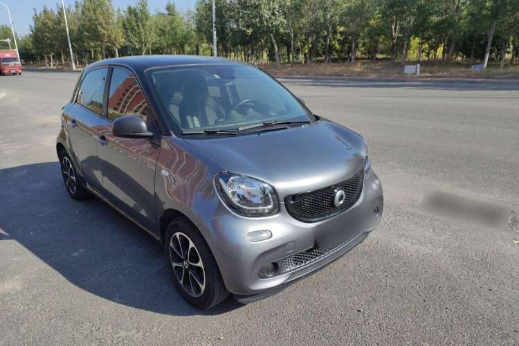 Used smart forfour 2016 1.0L 52 kW Passion Edition Front Right 45 Deg