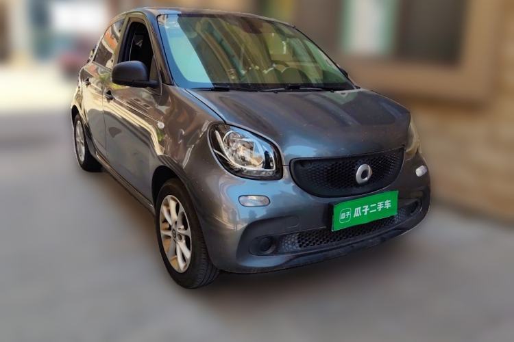 Used smart forfour 2016 1.0L 52 kW Dynamic Edition Front Right 45 Deg