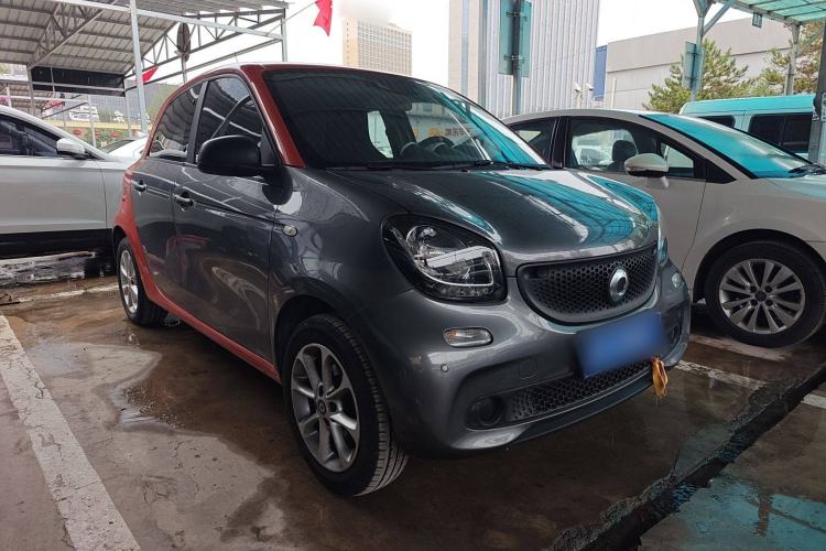 Used smart forfour 2016 1.0L 52 kW Dynamic Edition Front Right 45 Deg