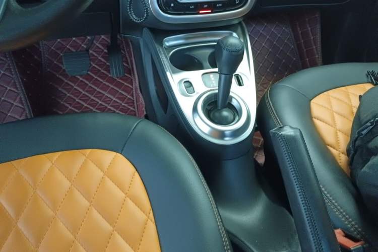 Used smart forfour 2016 1.0L 52 kW Passion Edition Gear Lever