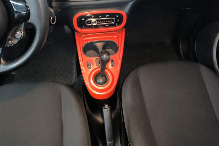 Used smart forfour 2016 1.0L 52 kW Dynamic Edition Gear Lever