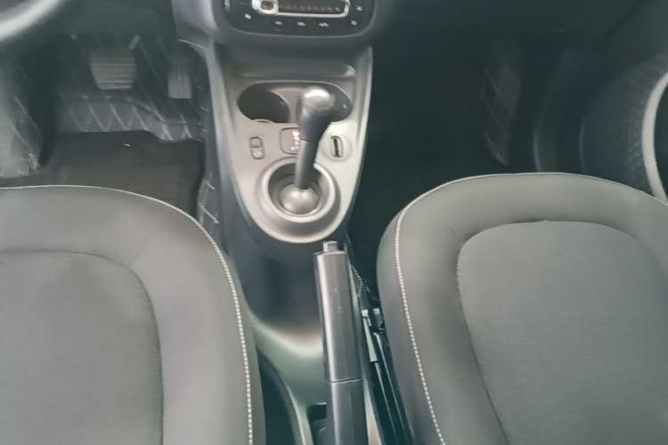Used smart forfour 2016 1.0L 52 kW Passion Edition Gear Lever
