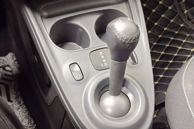 Used smart forfour 2016 1.0L 52 kW Passion Edition Gear Lever