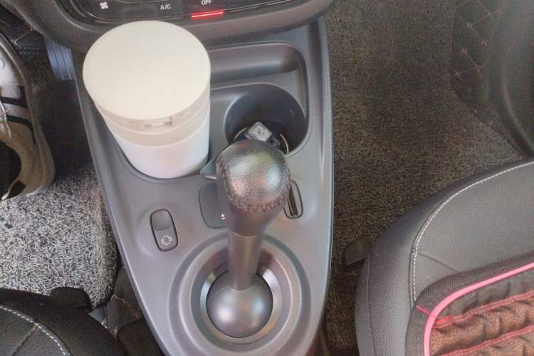 Used smart forfour 2016 0.9T 66 kW Pioneer Edition Gear Lever
