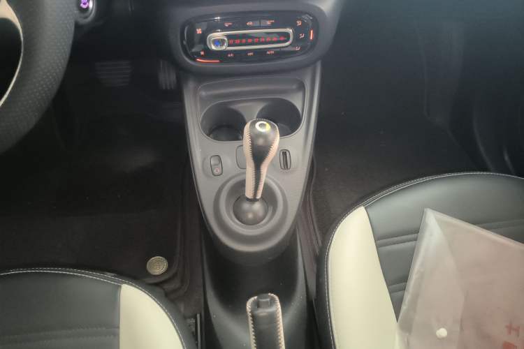Used smart forfour 2016 1.0L 52 kW Dynamic Edition Gear Lever