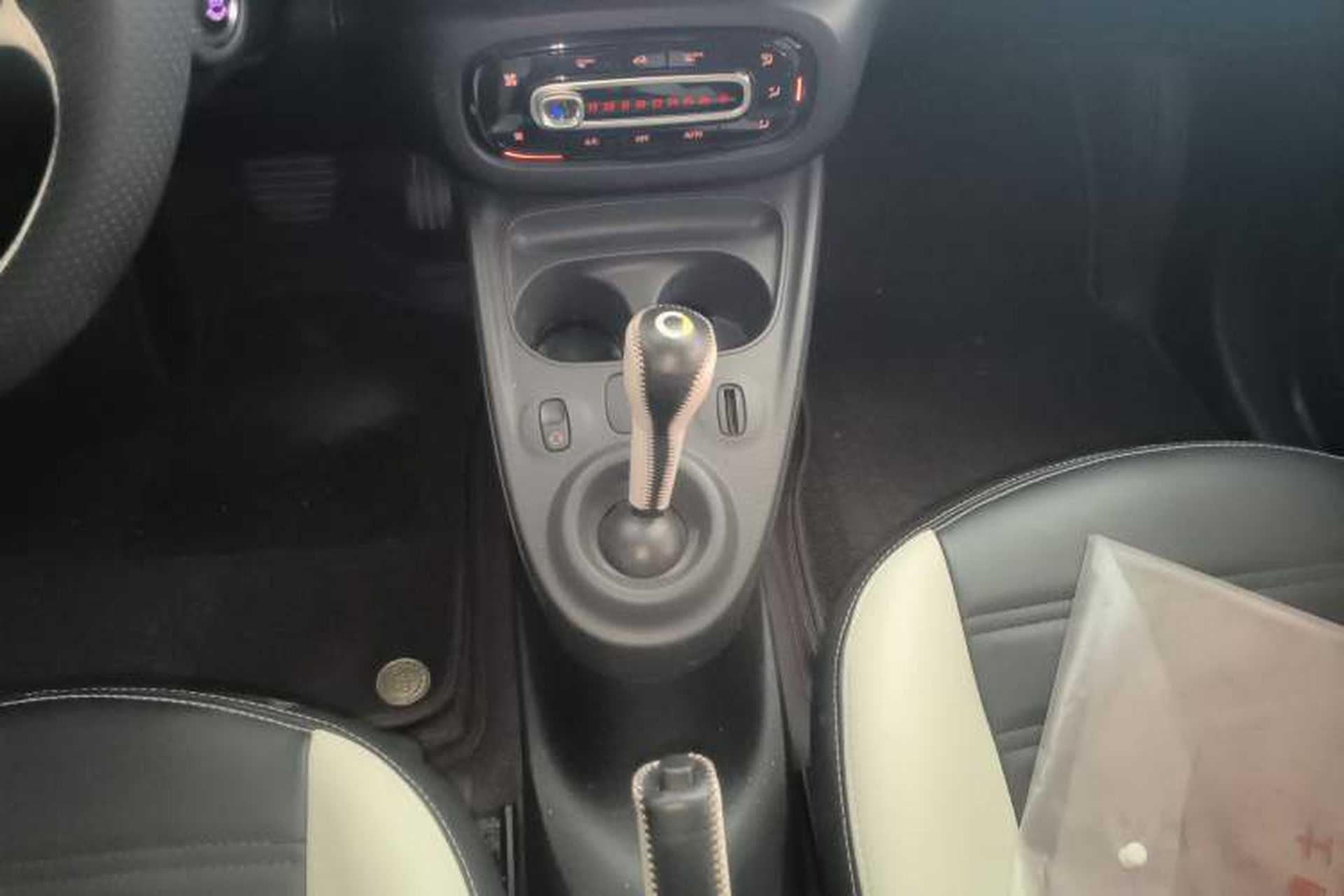 Used smart forfour 2016 1.0L 52 kW Dynamic Edition Gear Lever