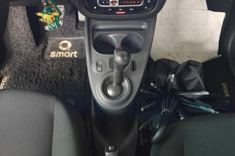 Used smart forfour 2016 1.0L 52 kW Dynamic Edition Gear Lever