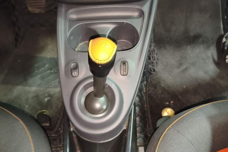 Used smart forfour 2016 1.0L 52 kW Passion Edition Gear Lever