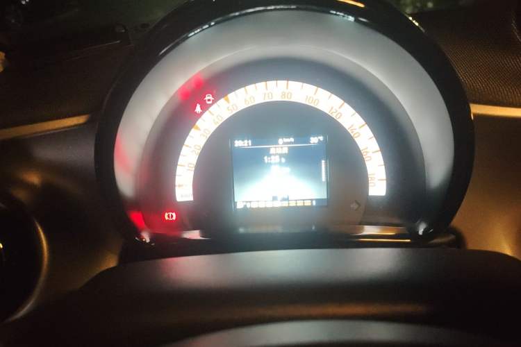 Used smart forfour 2016 1.0L 52 kW Passion Edition Instrument Cluster