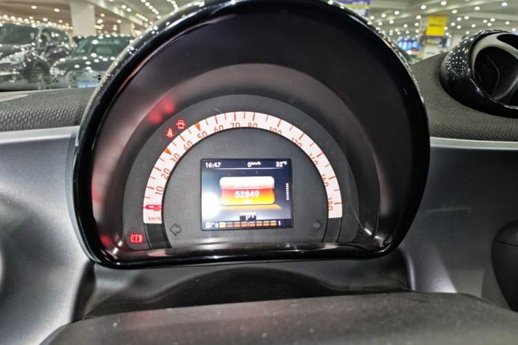 Used smart forfour 2016 1.0L 52 kW Passion Edition Instrument Cluster