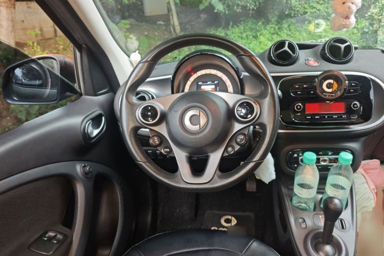Used smart forfour 2016 1.0L 52 kW Passion Edition Interior 1