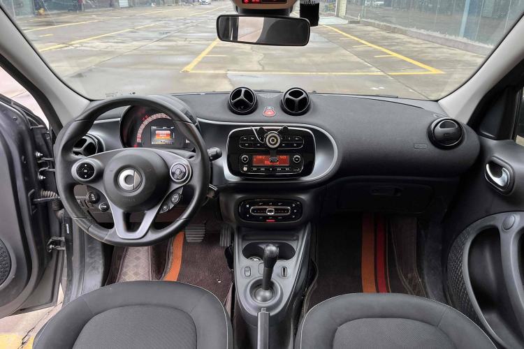 Used smart forfour 2016 1.0L 52 kW Passion Edition Interior 1