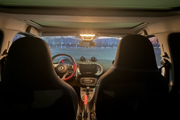 Used smart forfour 2016 1.0L 52 kW Passion Edition Interior 1