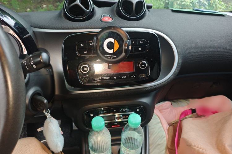 Used smart forfour 2016 1.0L 52 kW Passion Edition Interior 2