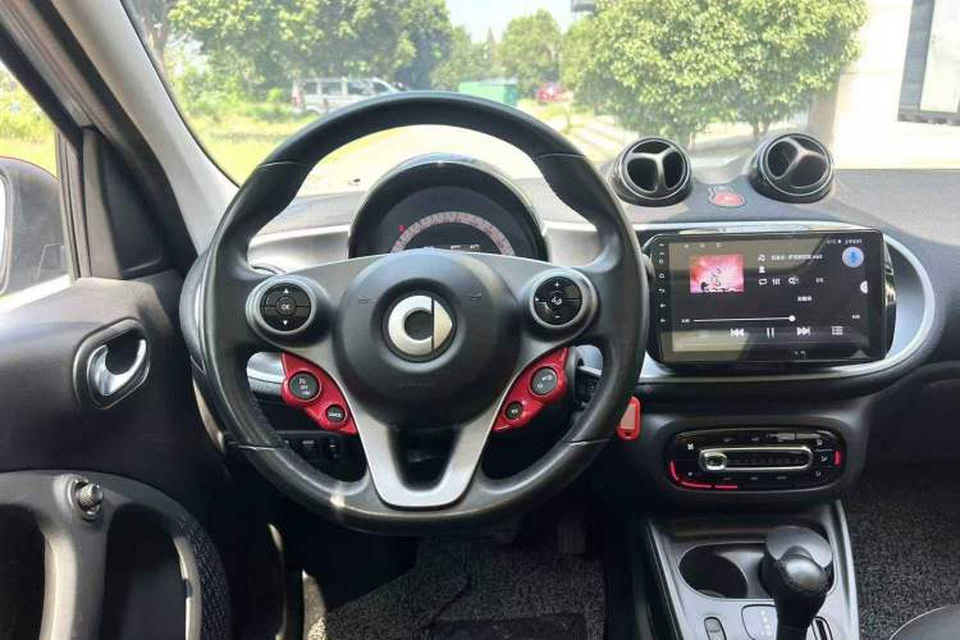 Used smart forfour 2016 1.0L 52 kW Passion Edition Interior 2