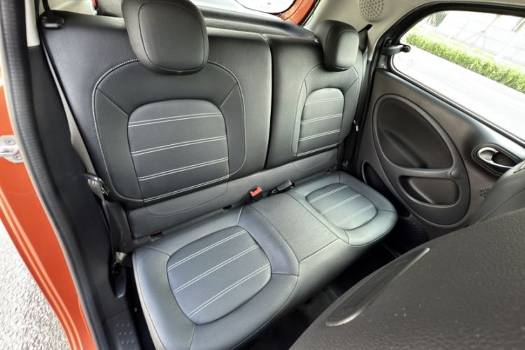 Used smart forfour 2016 0.9T 66 kW Pioneer Edition Interior 2