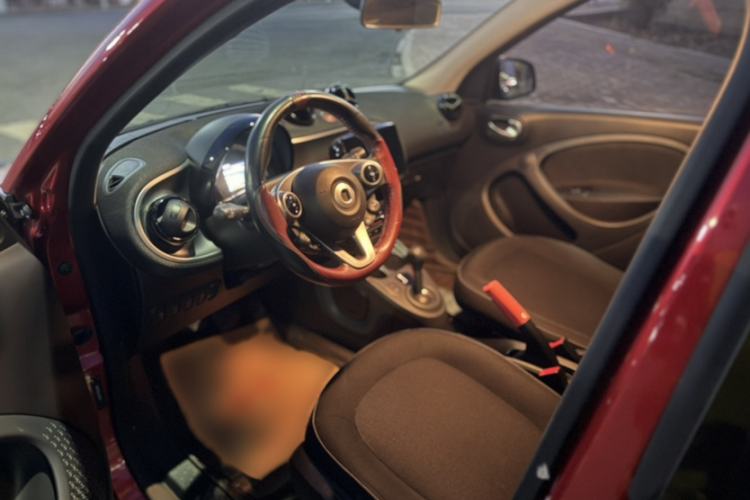 Used smart forfour 2016 1.0L 52 kW Passion Edition Interior 2