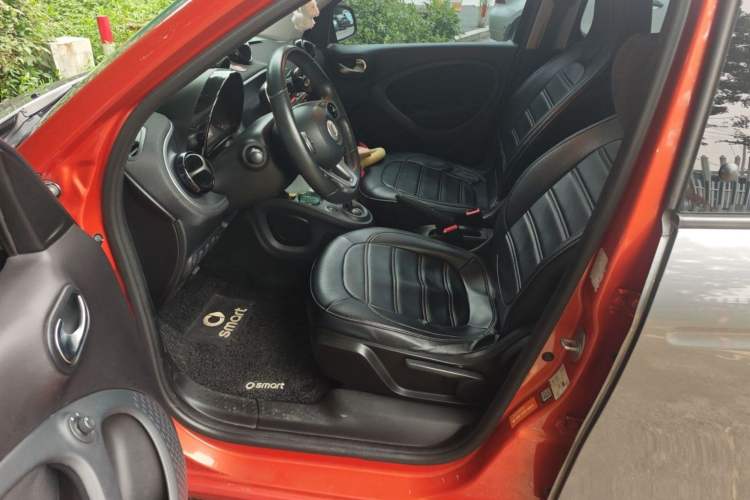 Used smart forfour 2016 1.0L 52 kW Passion Edition Interior 3