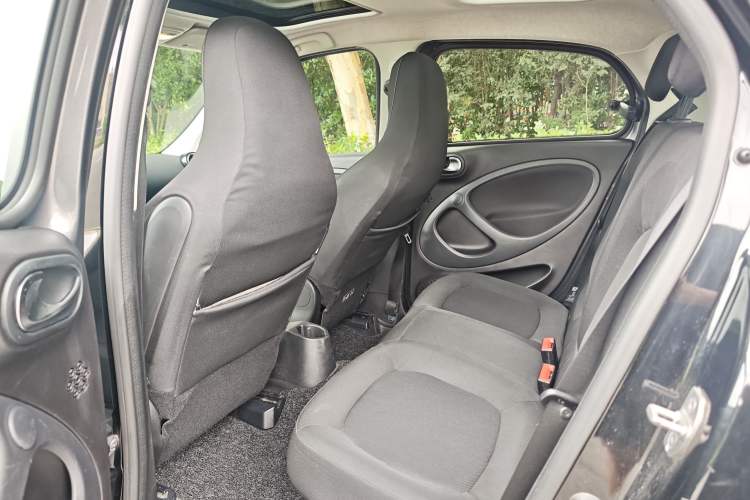 Used smart forfour 2016 1.0L 52 kW Passion Edition Interior 3