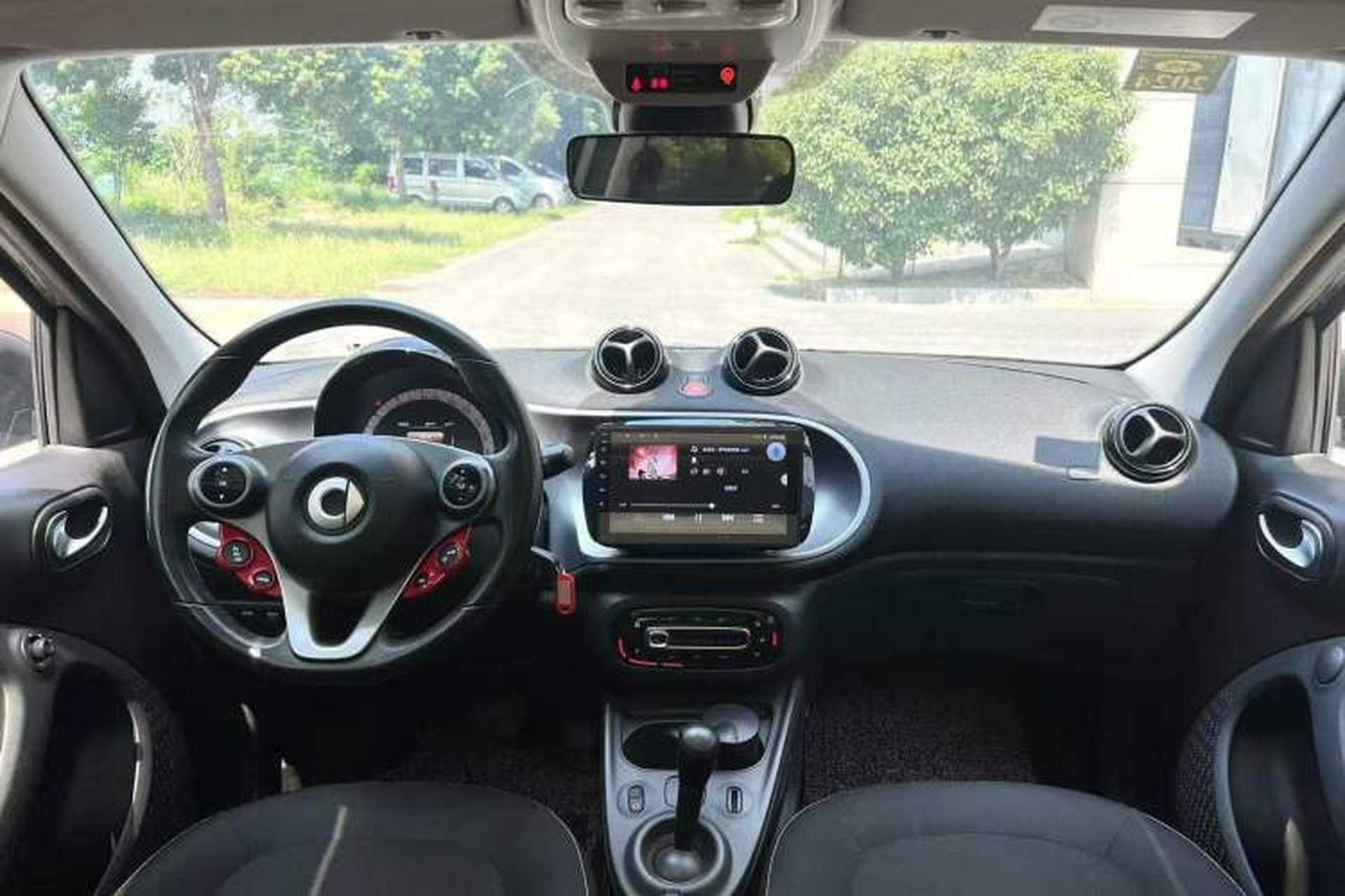 Used smart forfour 2016 1.0L 52 kW Passion Edition Interior 3