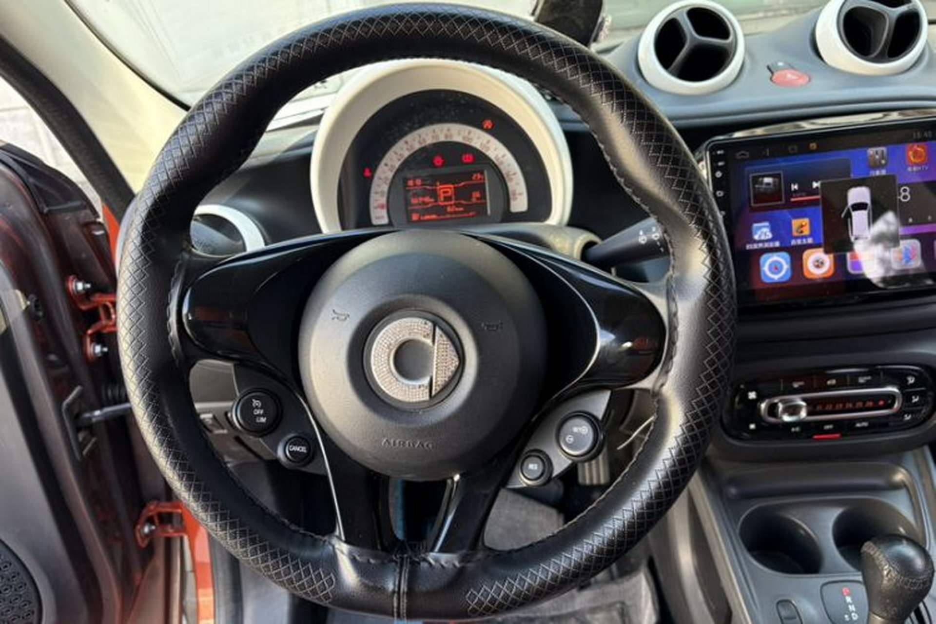 Used smart forfour 2016 1.0L 52 kW Dynamic Edition Interior 4